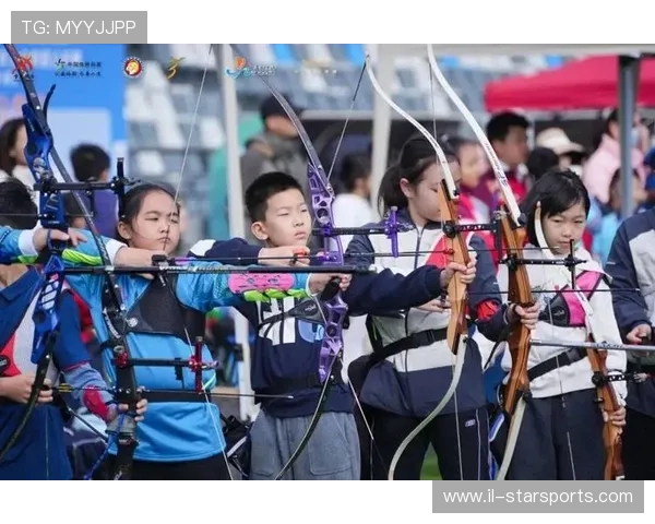 射箭学院推动青少年训练营的教学案例库建设，射箭馆培训